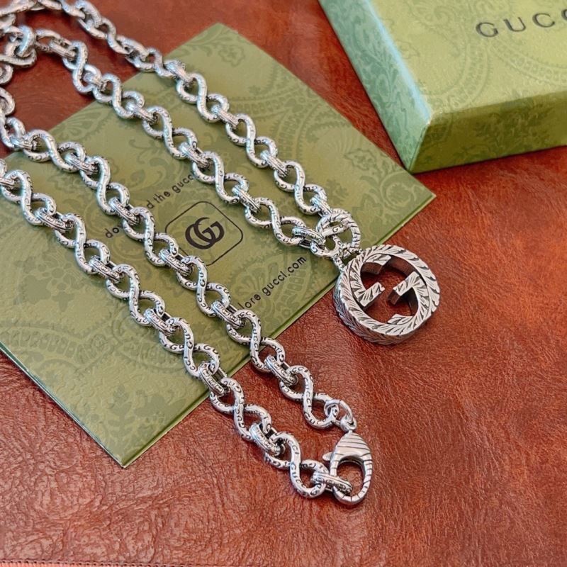 G*u*i necklaces